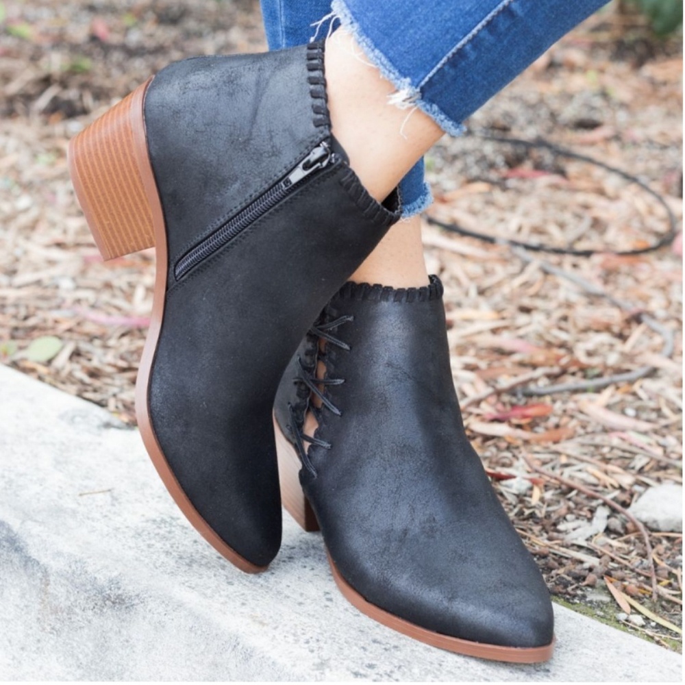 💖6, 💖Black Whipstitch On Bootie - Picture 3 of 3